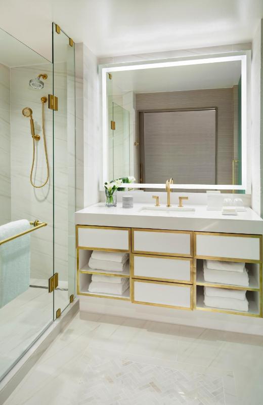 Superior King Room image 2