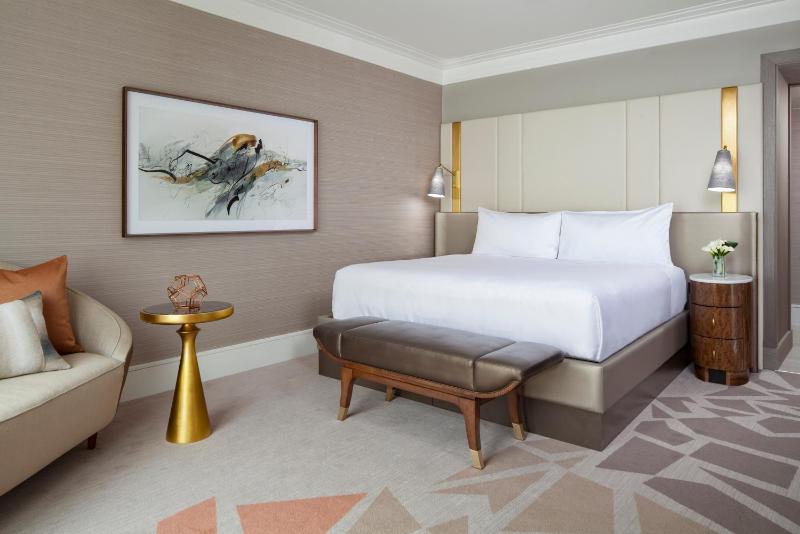 Superior King Room image 2