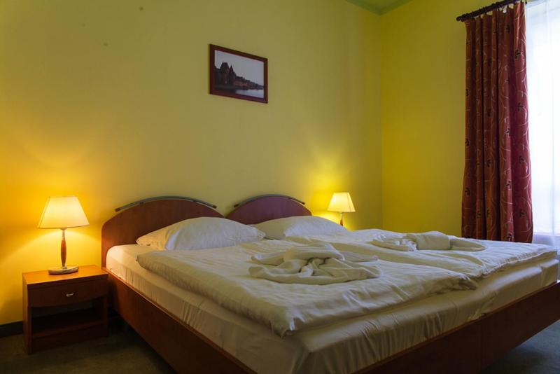 Double Room image 3