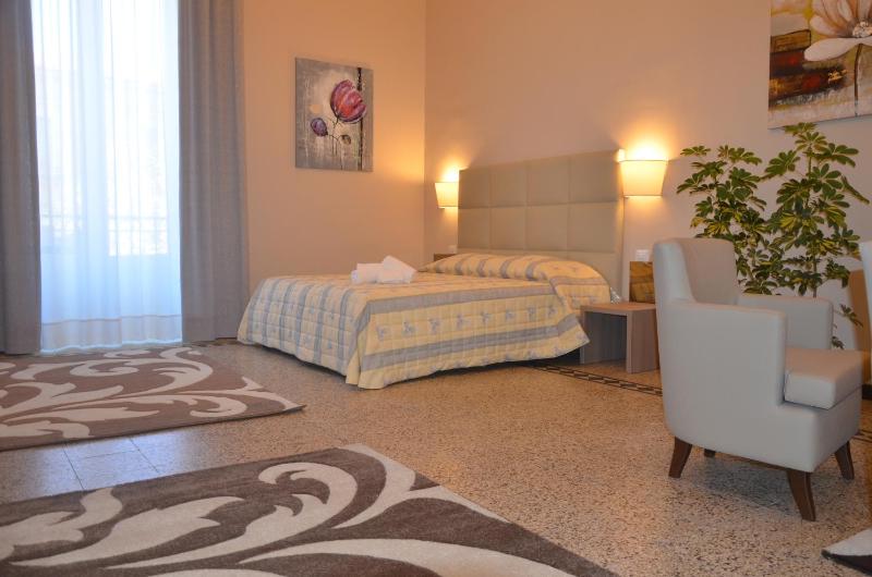 Hotel Etnea Royal Suites - image 1