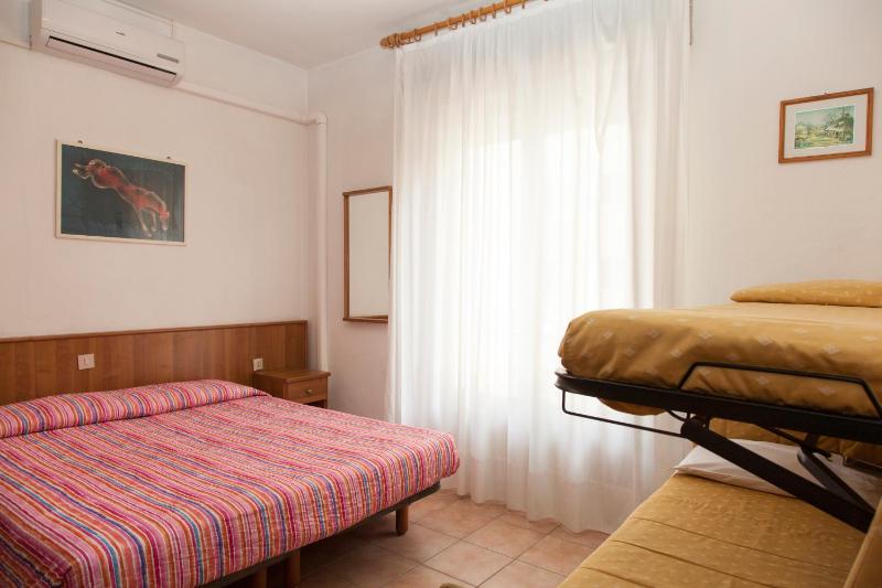 Family Room (2 Adults + 2 Children) image 3