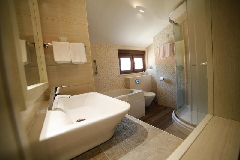 Superior Suite with Balcony and Sea View image 2