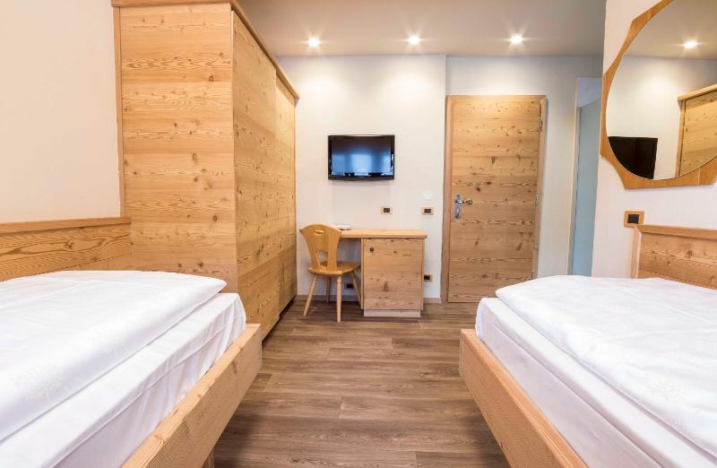 Double Room - Attic image 3