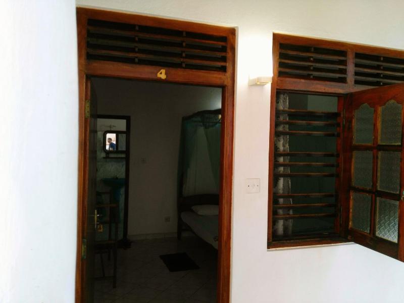 Sunnys Beach Guest House - image 3