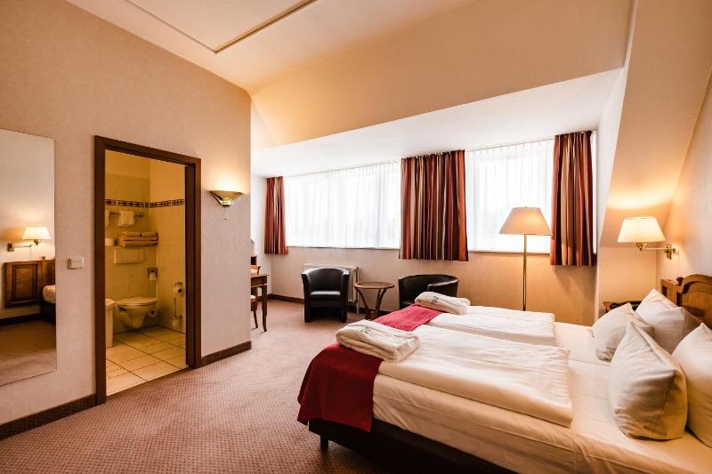 Double or Twin Room image 4