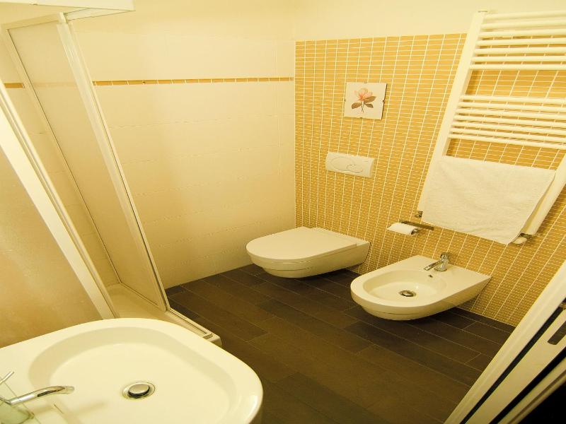 Double Room with Private Internal Bathroom image 2