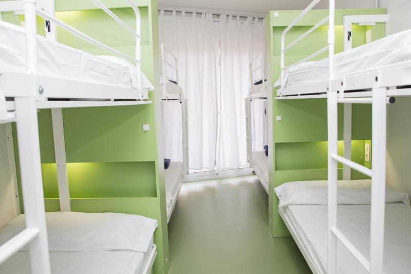 Bed in 8-Bed Mixed Dormitory Room image 3
