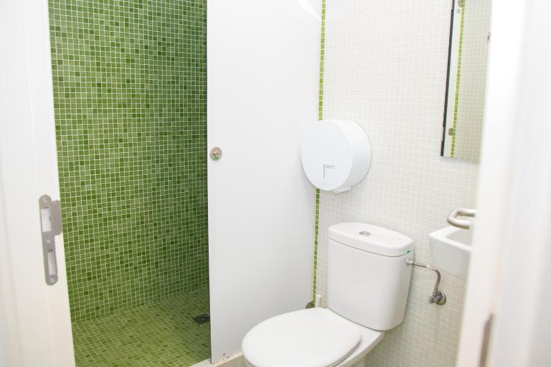 Bed in 4-Bed Mixed Dormitory Room with Private Bathroom image 4