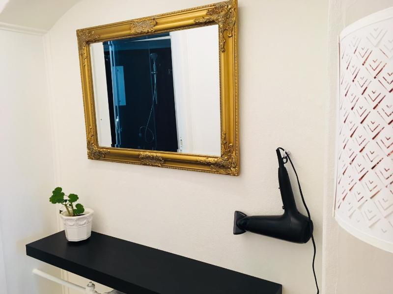 Bed in 8-Bed Mixed Dormitory Room image 2