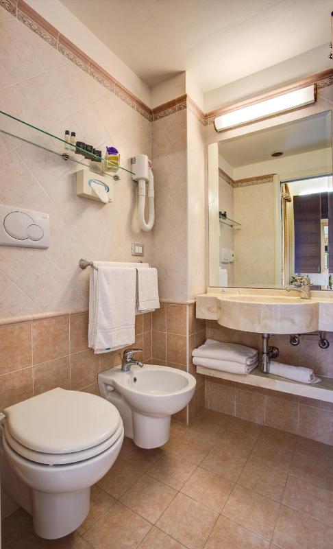 Standard Double Room image 4