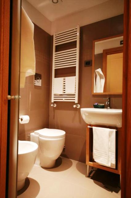 Quadruple Room image 4