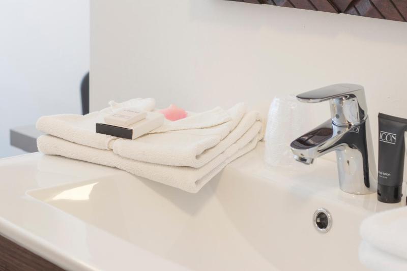 Deluxe Double Room with Atrium View image 2