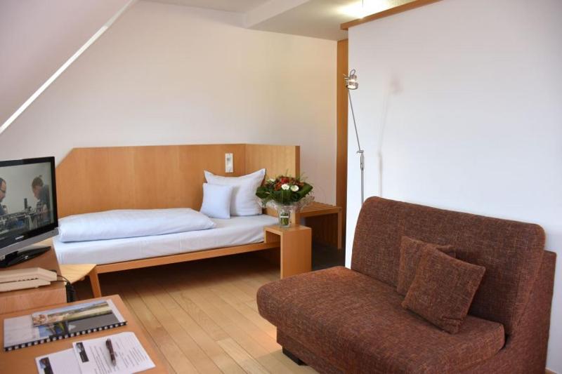 Twin Room image 2