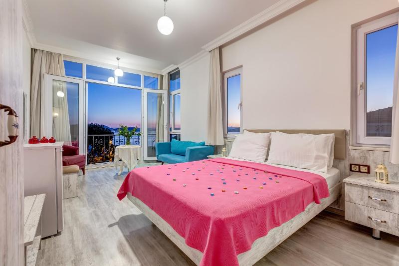 Deluxe Room image 3