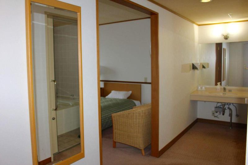 Refre Hotel - image 9