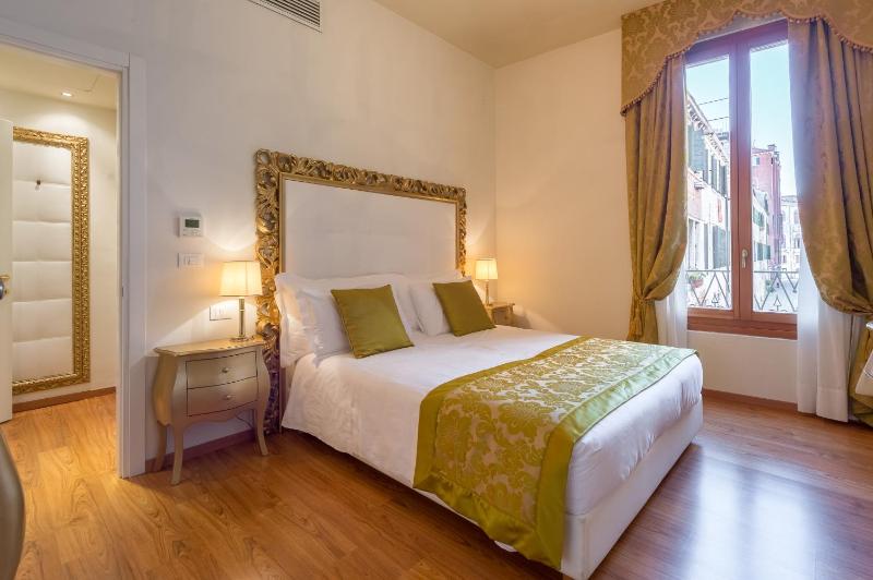 Deluxe One-Bedroom Apartment (3 Adults) image 1