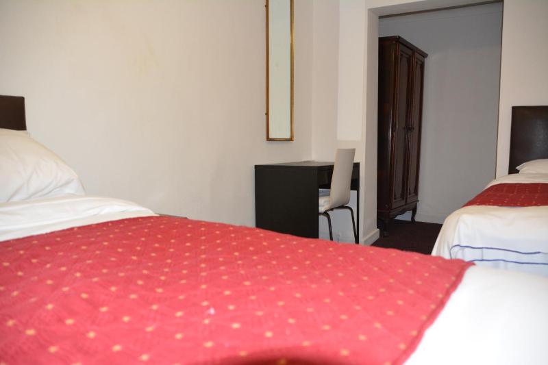 Family Double Room image 4