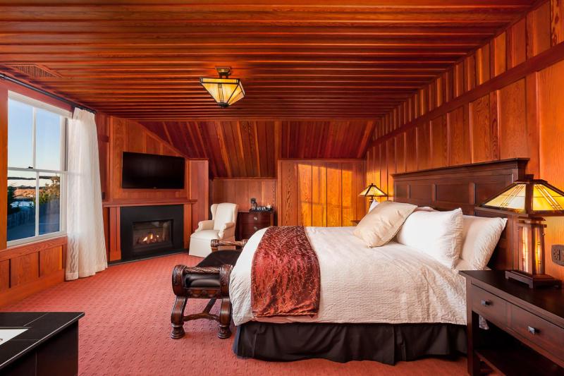 Deluxe King Room image 3