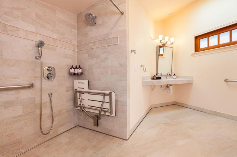 King Room - Disability Access image 4
