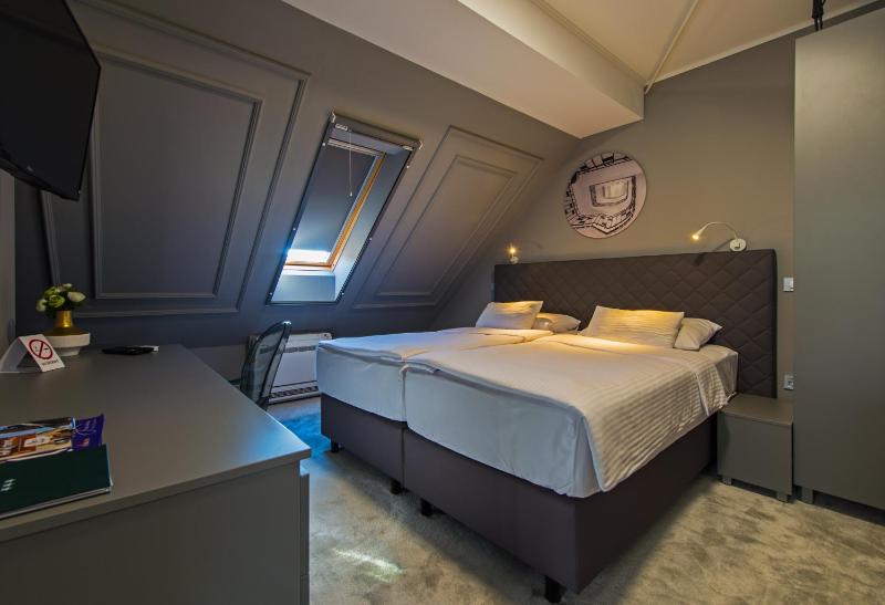 Large Single Room image 2