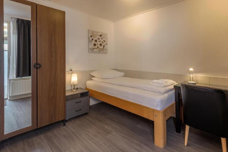 Standard Single Room image 4