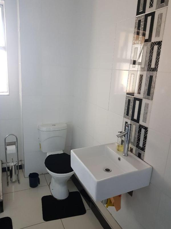 Beachurst Apartment - image 8