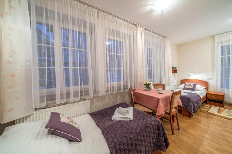 Double Room image 2