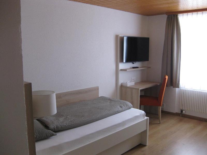 Single Room with Shared Shower and Toilet - Separate Building image 2