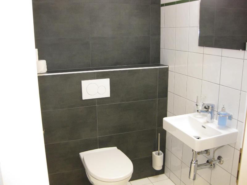 Single Room with Shared Shower and Toilet - Separate Building image 3