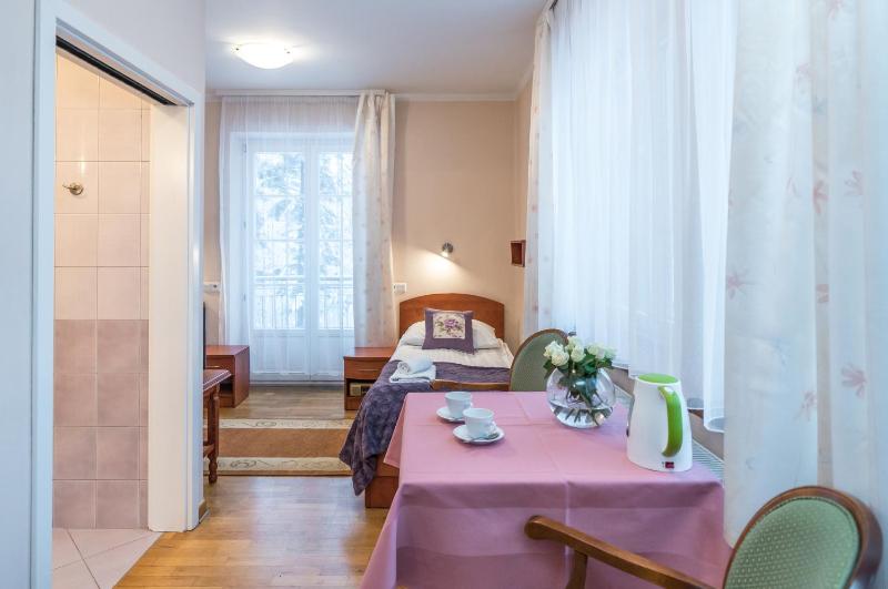 Double Room with Private Bathroom image 3