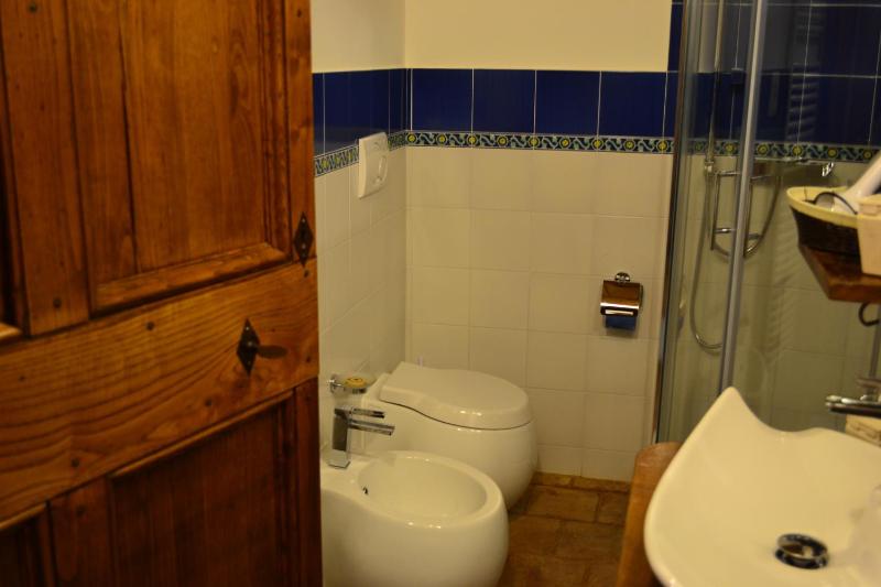 Standard Double Room image 4