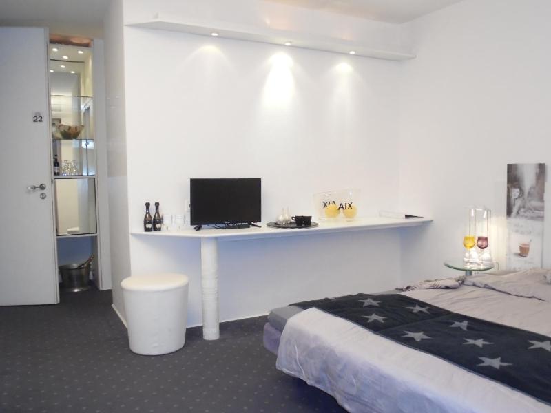 Double Room image 3