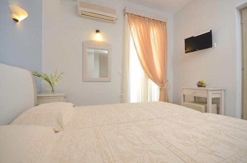 Superior Double or Twin Room with Terrace image 3