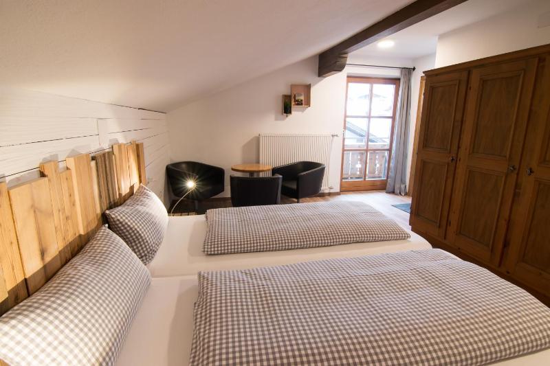 Triple Room with Balcony image 3