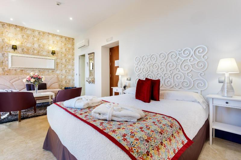 Double or Twin Room image 4