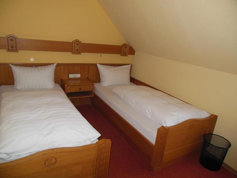 Small Twin Room Street Side image 3