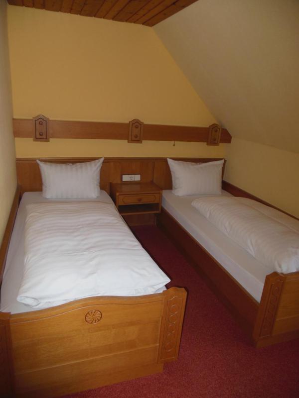 Small Twin Room Street Side image 2