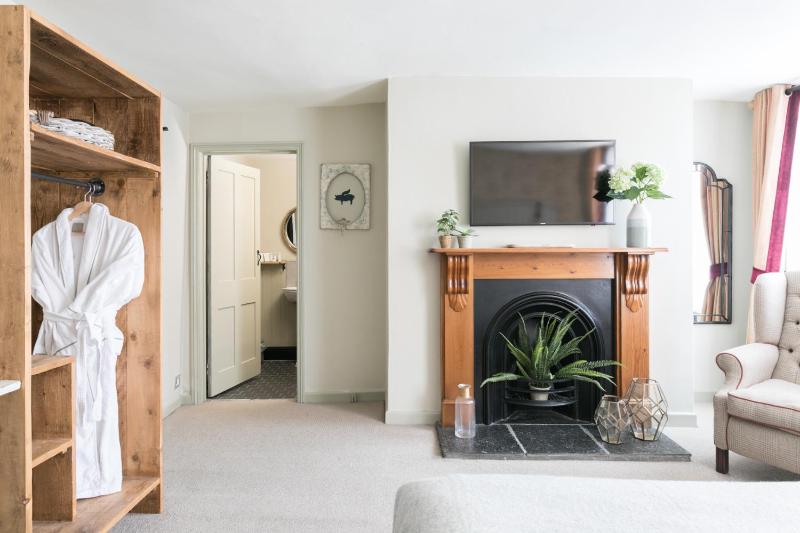 Family Room image 2