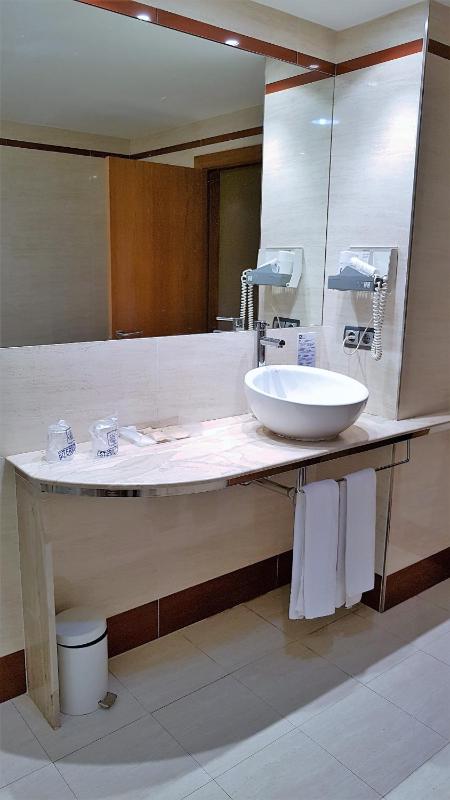 Single Room image 3