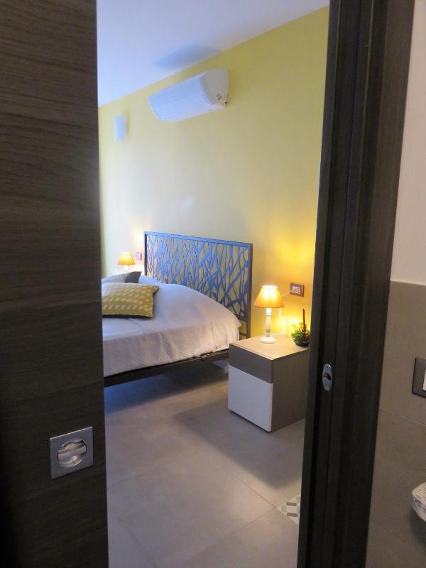 King Room with Garden View image 2