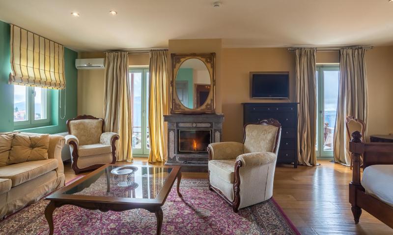 Superior Suite with Fireplace image 4