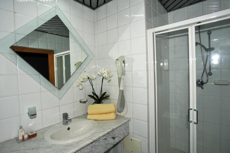 Double Room image 3