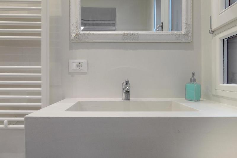 Two-Bedroom Apartment with 2 Bathrooms  image 3