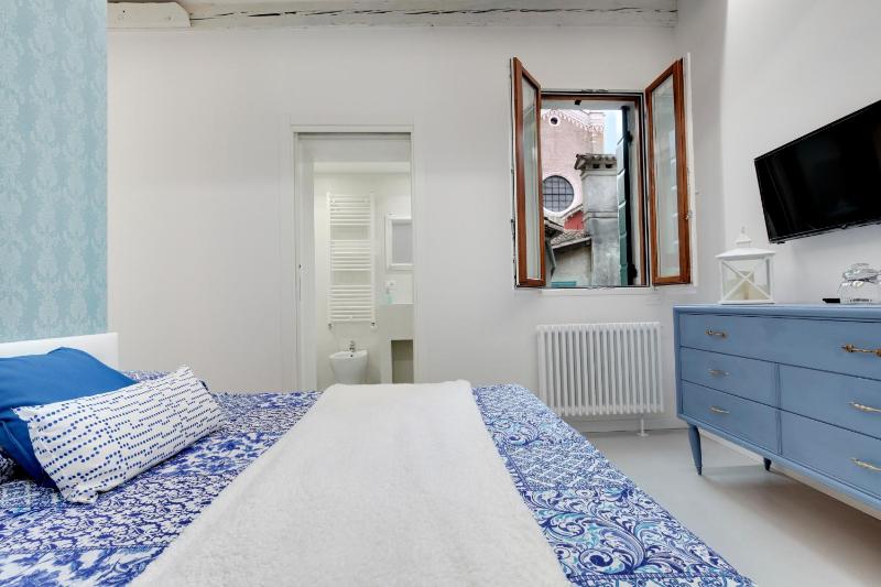 Two-Bedroom Apartment with 2 Bathrooms  image 2