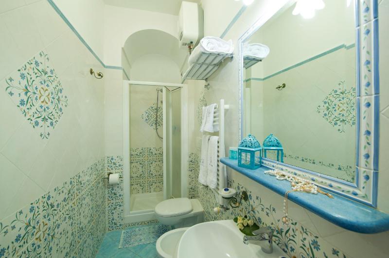 Double Room image 3
