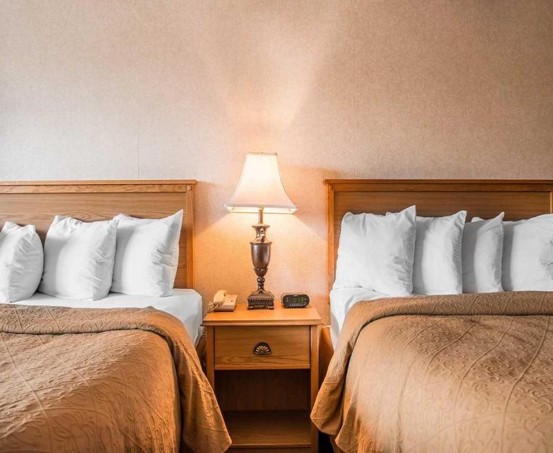 Double Room with Two Double Beds - Smoking image 4