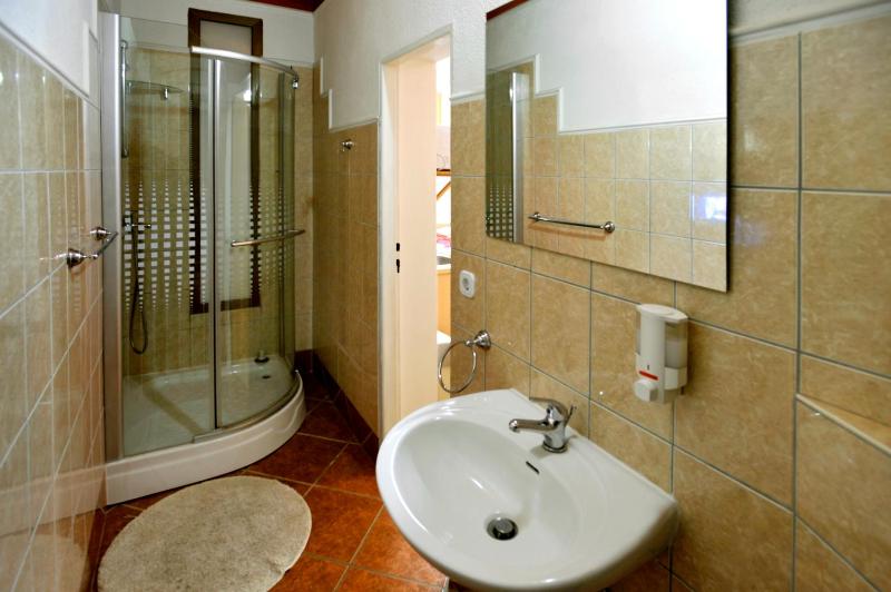 Quadruple Room with Garden View image 2