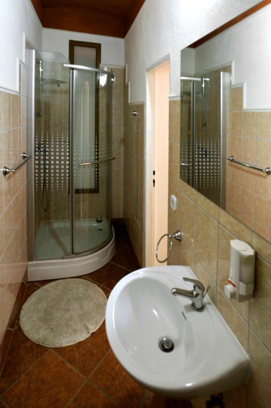 Quadruple Room with Garden View image 3