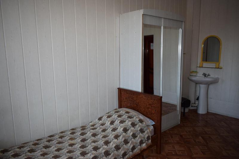 Twin Room image 2