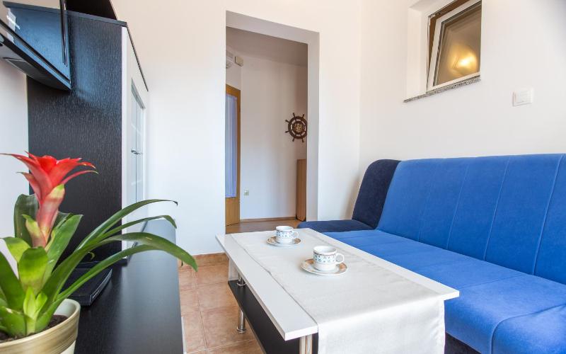 One-Bedroom Apartment image 4